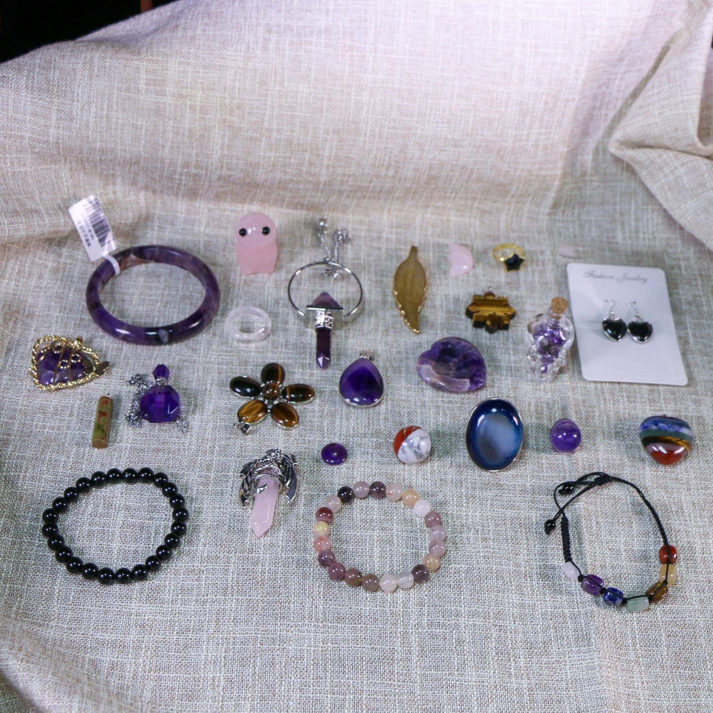 Crystal Mystery Blind Bags:$49.9 get 30 bags, including bracelet, pendent, keychain, carving, ring, earring, pendulum, bangle, donut, and so on.