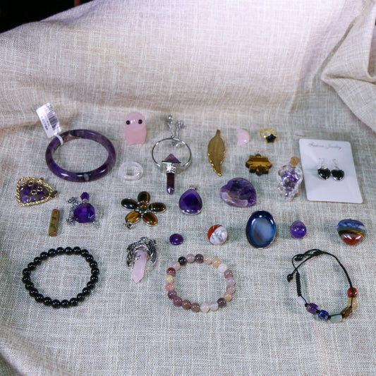 Crystal Mystery Blind Bags:$49.9 get 30 bags, including bracelet, pendent, keychain, carving, ring, earring, pendulum, bangle, donut, and so on.